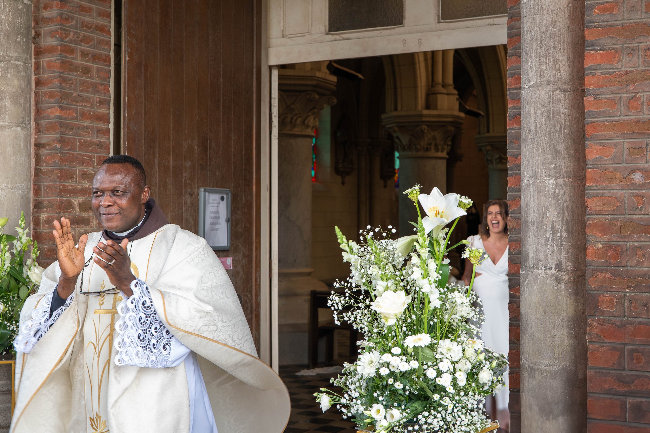 mariage Barbara et Antoine couple sortie ceremonie eglise